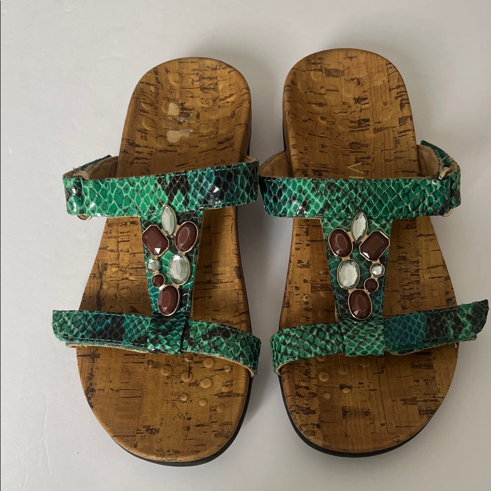 Vionic Viviana T-strap Teal‎ Snake Embellished Vionic Sandals